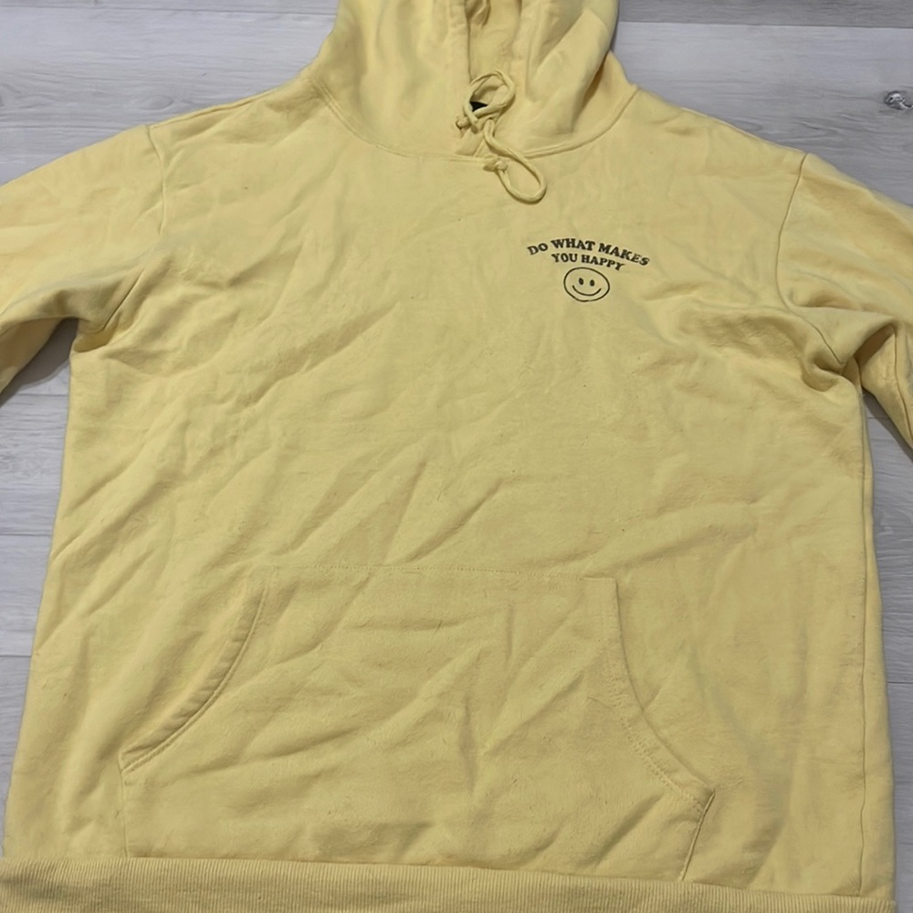 one of my favorite hoodies but it doesnt fit right on me no more.